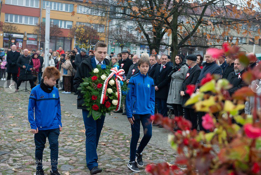 16| Dzień Niepodległości w pięknej oprawie 1 Wieniec