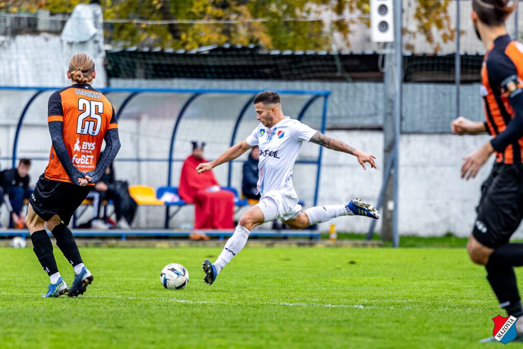 31| Na Bielanach w strugach deszczu wygrana 1 maza hutnik 17
