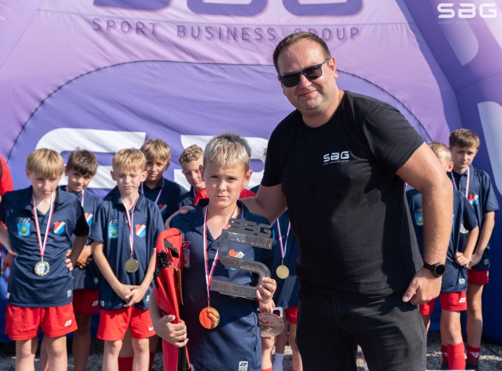 Weekend z młodzieżą: 8 goli Wiktora Dąbrowskiego i wygrana 17:0 1 n4j3anc7