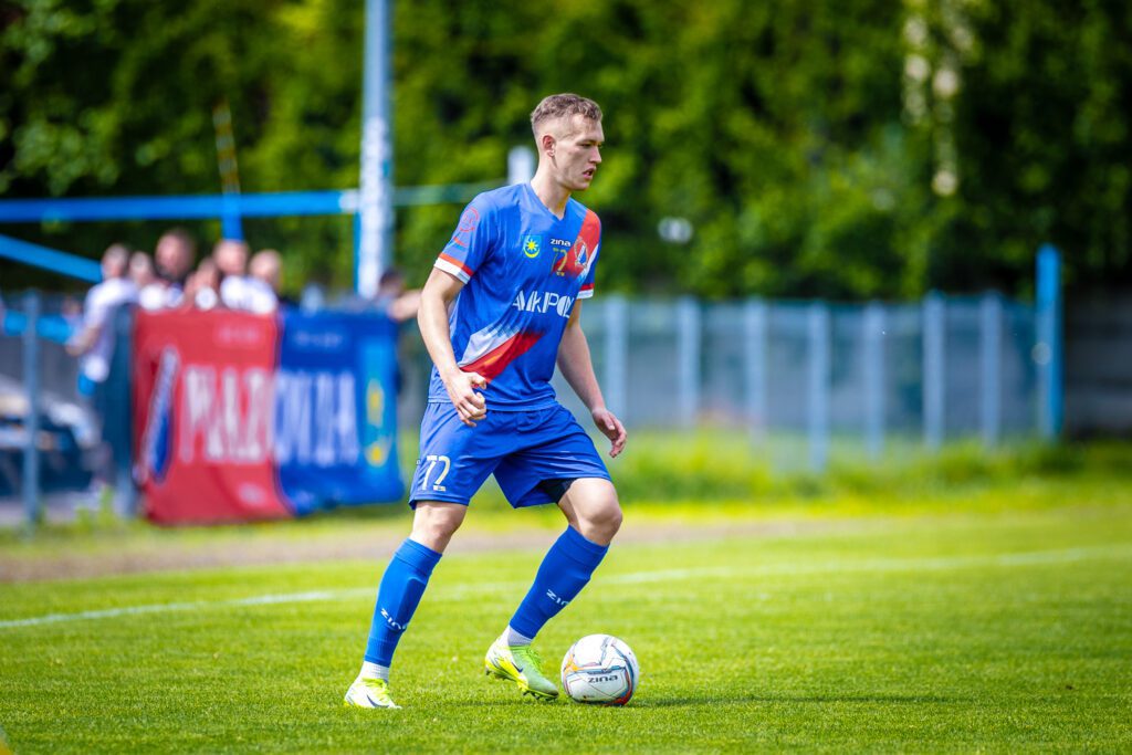 32| „Duma Mińska” zwyciężyła 3:2. Maciej Jankowski strzelcem bramki nr 100 13 Maza Hutnik 10