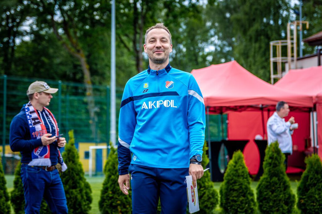 32| „Duma Mińska” zwyciężyła 3:2. Maciej Jankowski strzelcem bramki nr 100 4 Maza Hutnik