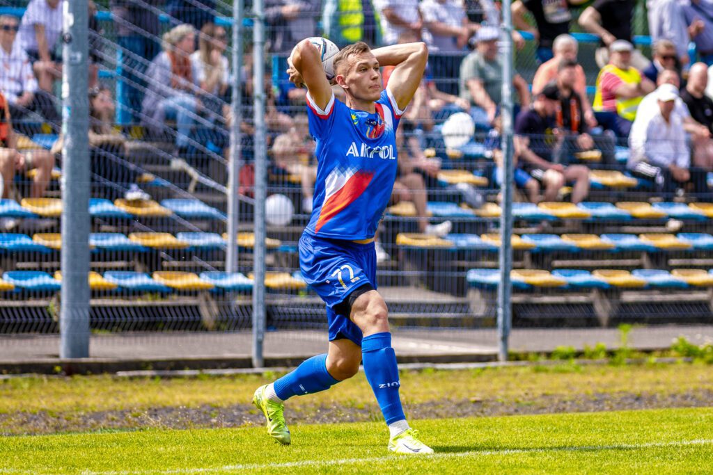 32| „Duma Mińska” zwyciężyła 3:2. Maciej Jankowski strzelcem bramki nr 100 15 Maza Hutnik 12