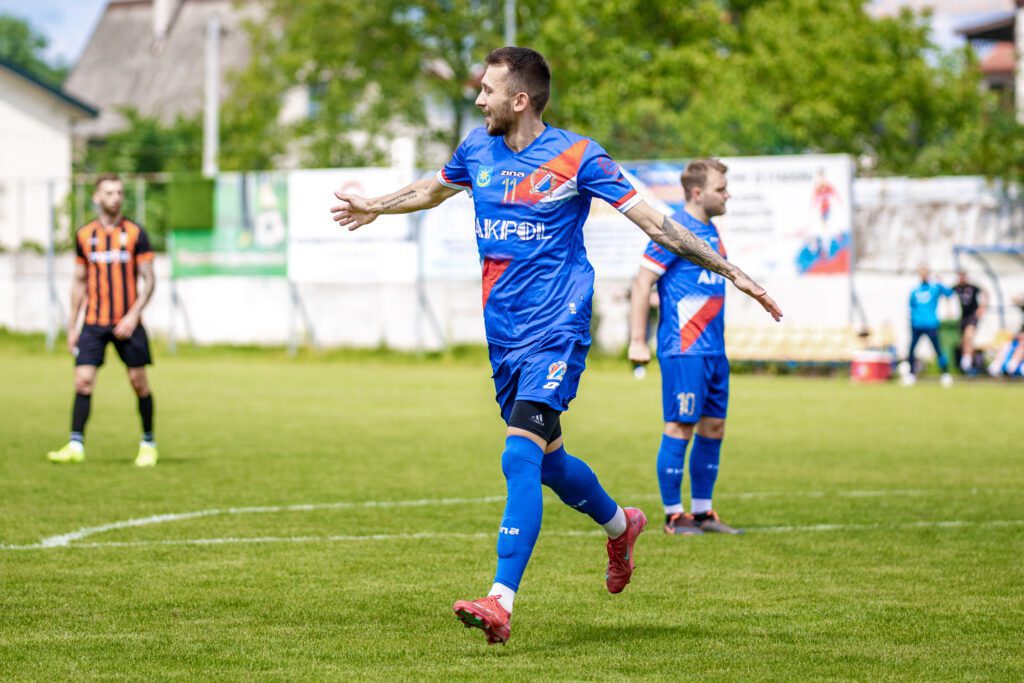 32| „Duma Mińska” zwyciężyła 3:2. Maciej Jankowski strzelcem bramki nr 100 20 Maza Hutnik 17