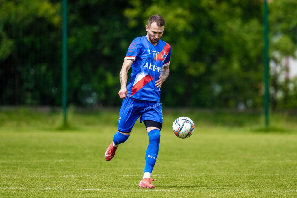 32| „Duma Mińska” zwyciężyła 3:2. Maciej Jankowski strzelcem bramki nr 100 22 Maza Hutnik 19