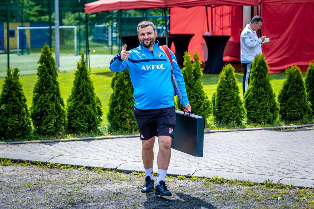 32| „Duma Mińska” zwyciężyła 3:2. Maciej Jankowski strzelcem bramki nr 100 5 Maza Hutnik 2