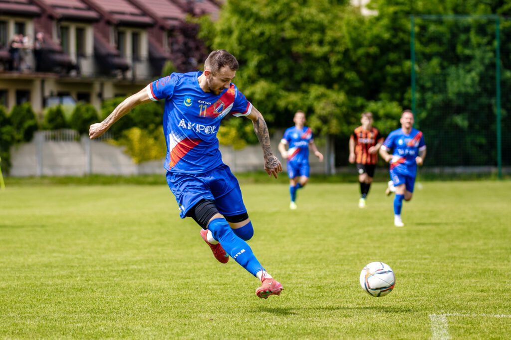 32| „Duma Mińska” zwyciężyła 3:2. Maciej Jankowski strzelcem bramki nr 100 27 Maza Hutnik 24