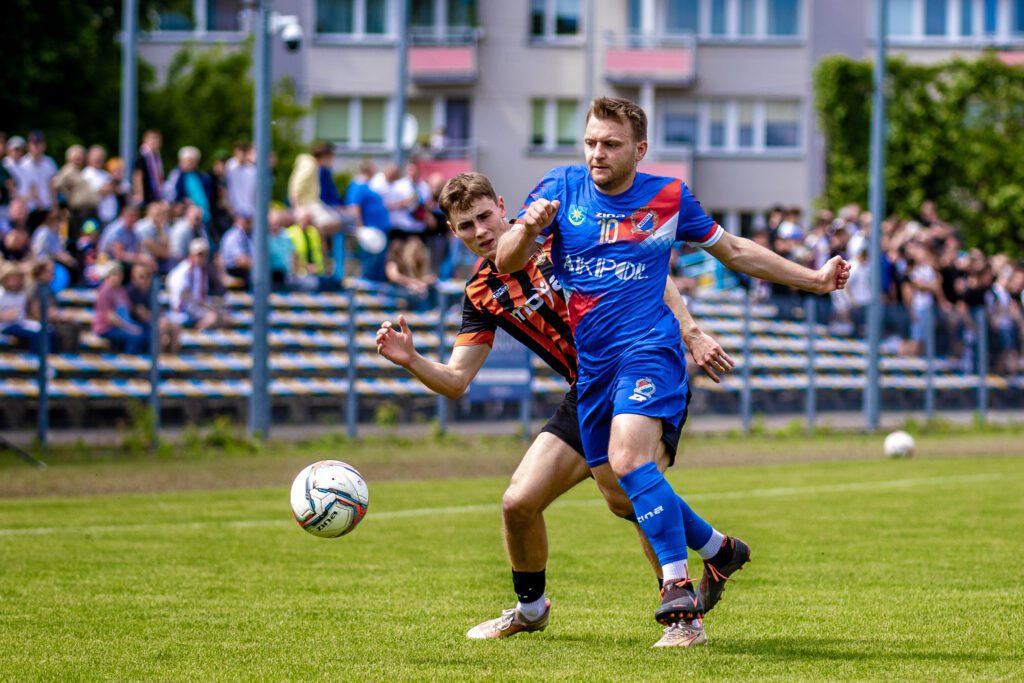 32| „Duma Mińska” zwyciężyła 3:2. Maciej Jankowski strzelcem bramki nr 100 28 Maza Hutnik 25