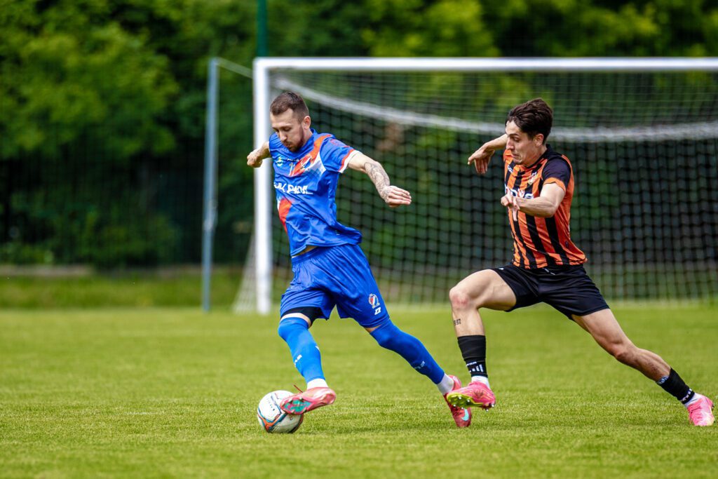 32| „Duma Mińska” zwyciężyła 3:2. Maciej Jankowski strzelcem bramki nr 100 30 Maza Hutnik 27