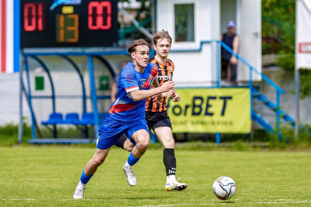 32| „Duma Mińska” zwyciężyła 3:2. Maciej Jankowski strzelcem bramki nr 100 32 Maza Hutnik 29