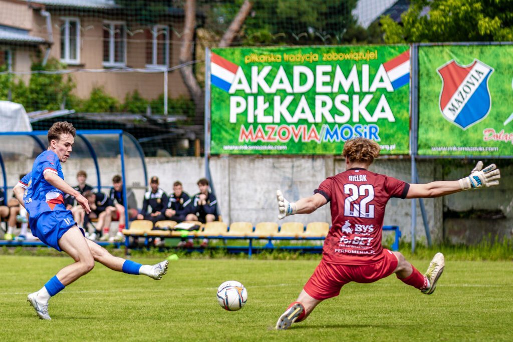 32| „Duma Mińska” zwyciężyła 3:2. Maciej Jankowski strzelcem bramki nr 100 33 Maza Hutnik 30