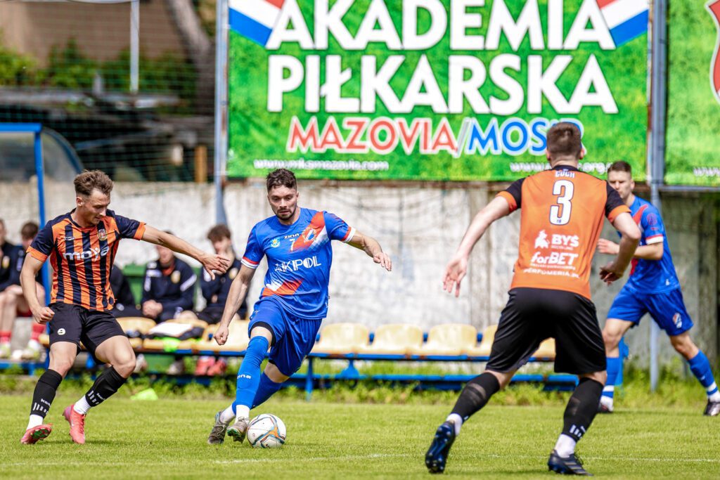 32| „Duma Mińska” zwyciężyła 3:2. Maciej Jankowski strzelcem bramki nr 100 35 Maza Hutnik 32