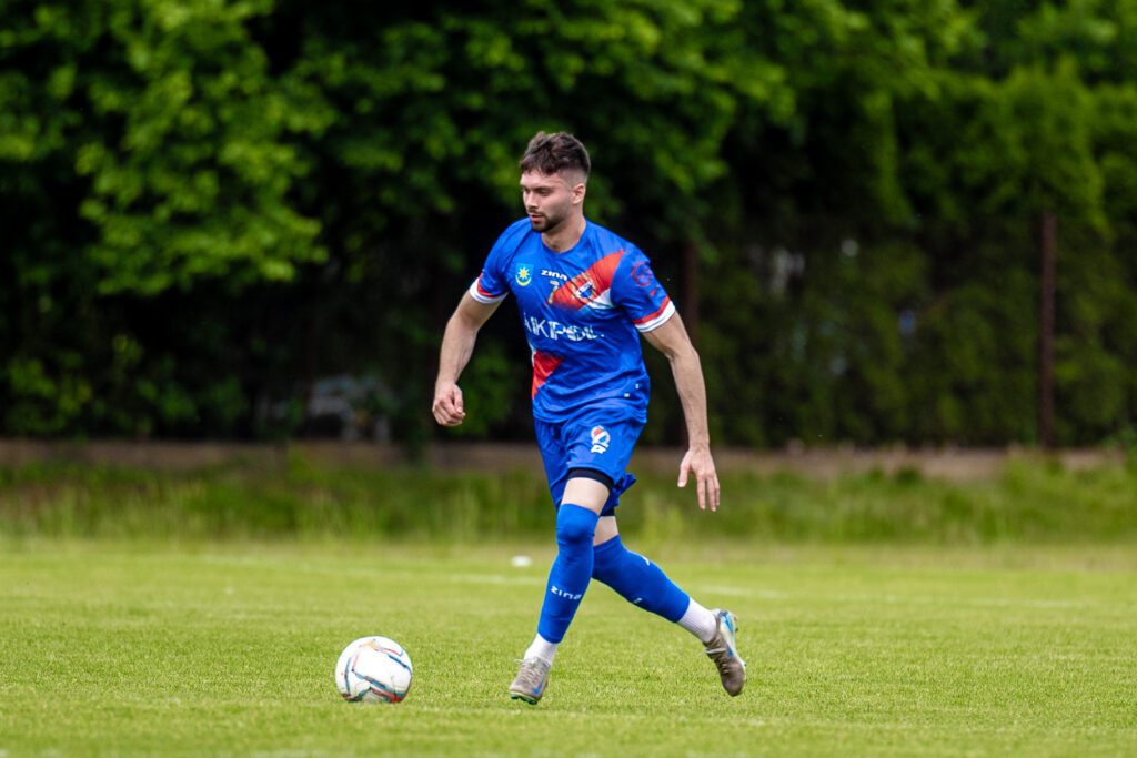 32| „Duma Mińska” zwyciężyła 3:2. Maciej Jankowski strzelcem bramki nr 100 38 Maza Hutnik 35