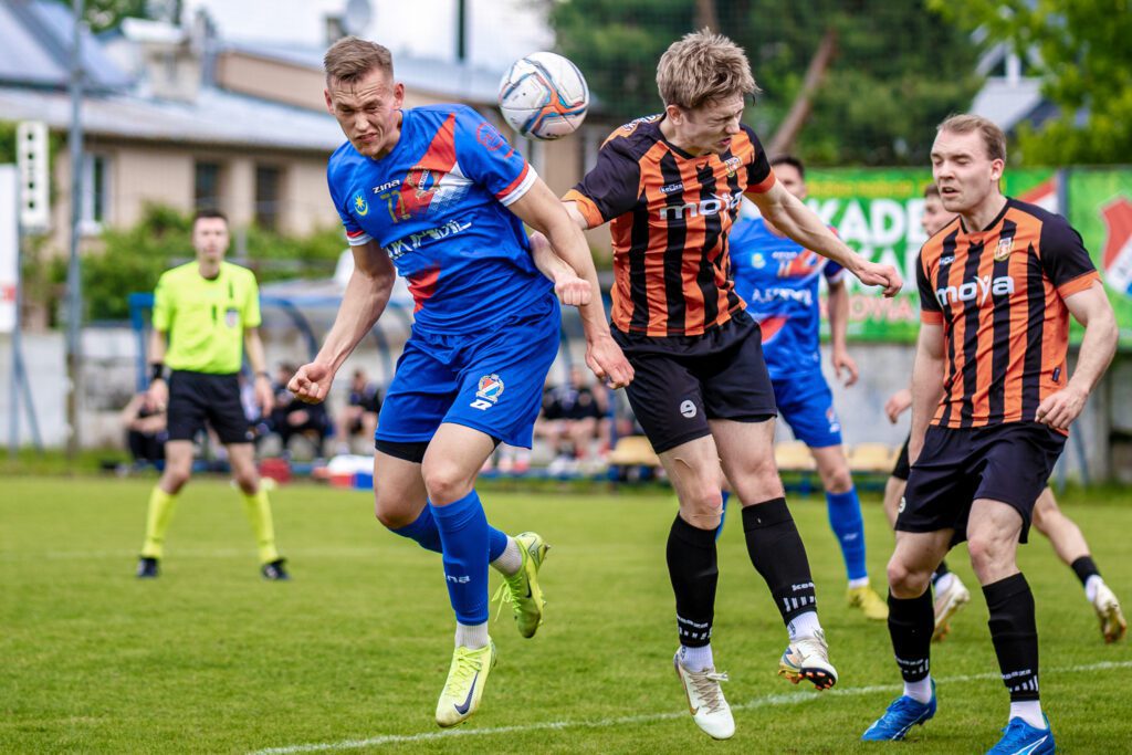 32| „Duma Mińska” zwyciężyła 3:2. Maciej Jankowski strzelcem bramki nr 100 40 Maza Hutnik 37