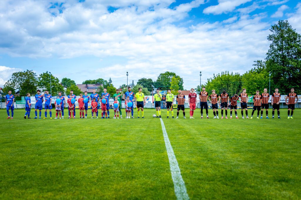 32| „Duma Mińska” zwyciężyła 3:2. Maciej Jankowski strzelcem bramki nr 100 7 Maza Hutnik 4