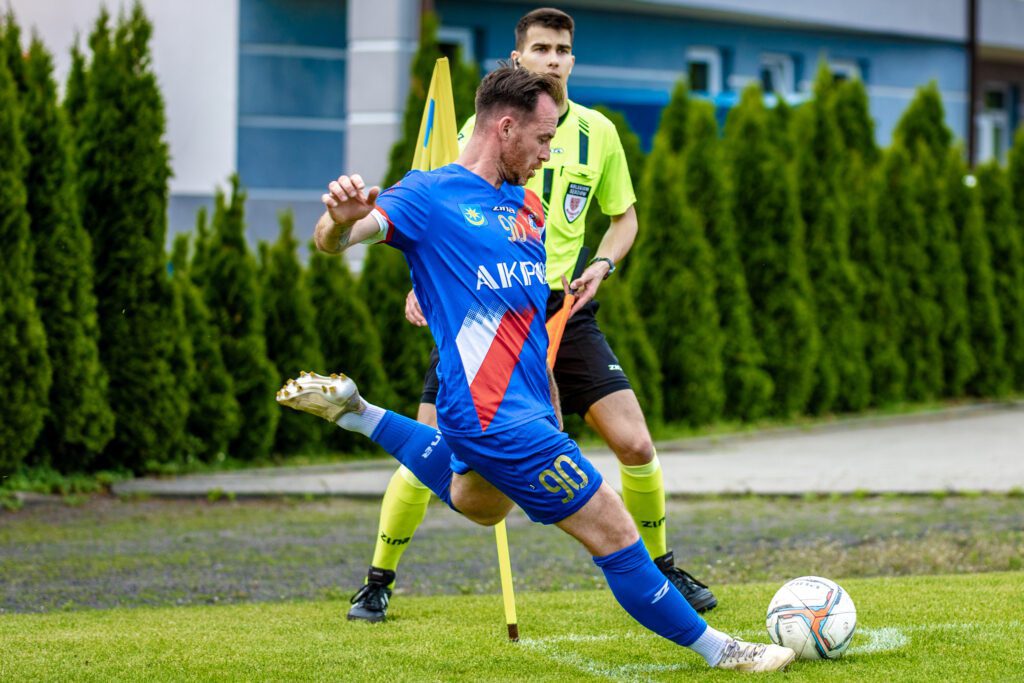 32| „Duma Mińska” zwyciężyła 3:2. Maciej Jankowski strzelcem bramki nr 100 45 Maza Hutnik 42