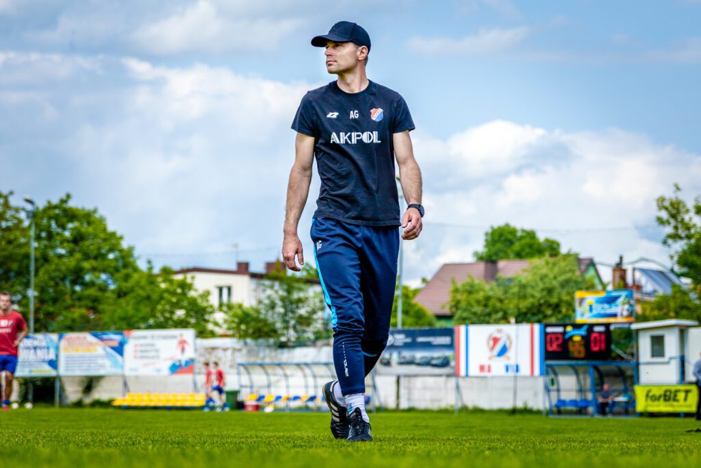 32| „Duma Mińska” zwyciężyła 3:2. Maciej Jankowski strzelcem bramki nr 100 47 Maza Hutnik 44