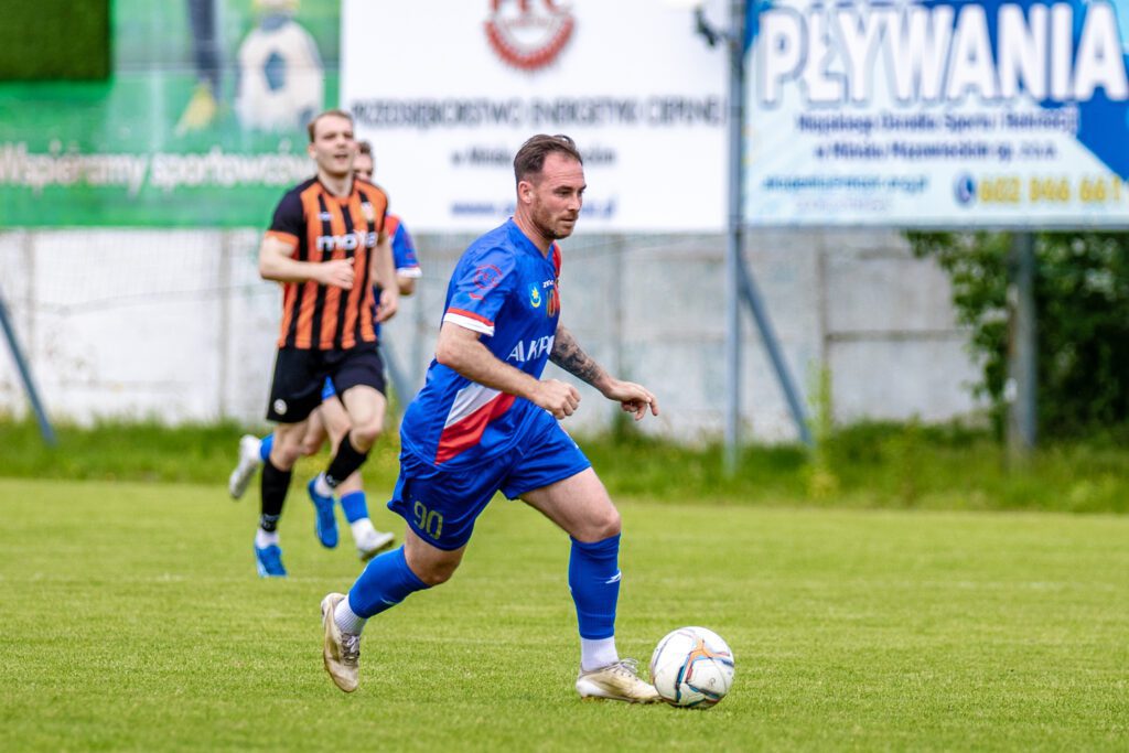 32| „Duma Mińska” zwyciężyła 3:2. Maciej Jankowski strzelcem bramki nr 100 49 Maza Hutnik 46