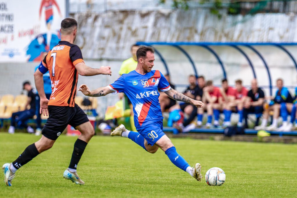 32| „Duma Mińska” zwyciężyła 3:2. Maciej Jankowski strzelcem bramki nr 100 50 Maza Hutnik 47