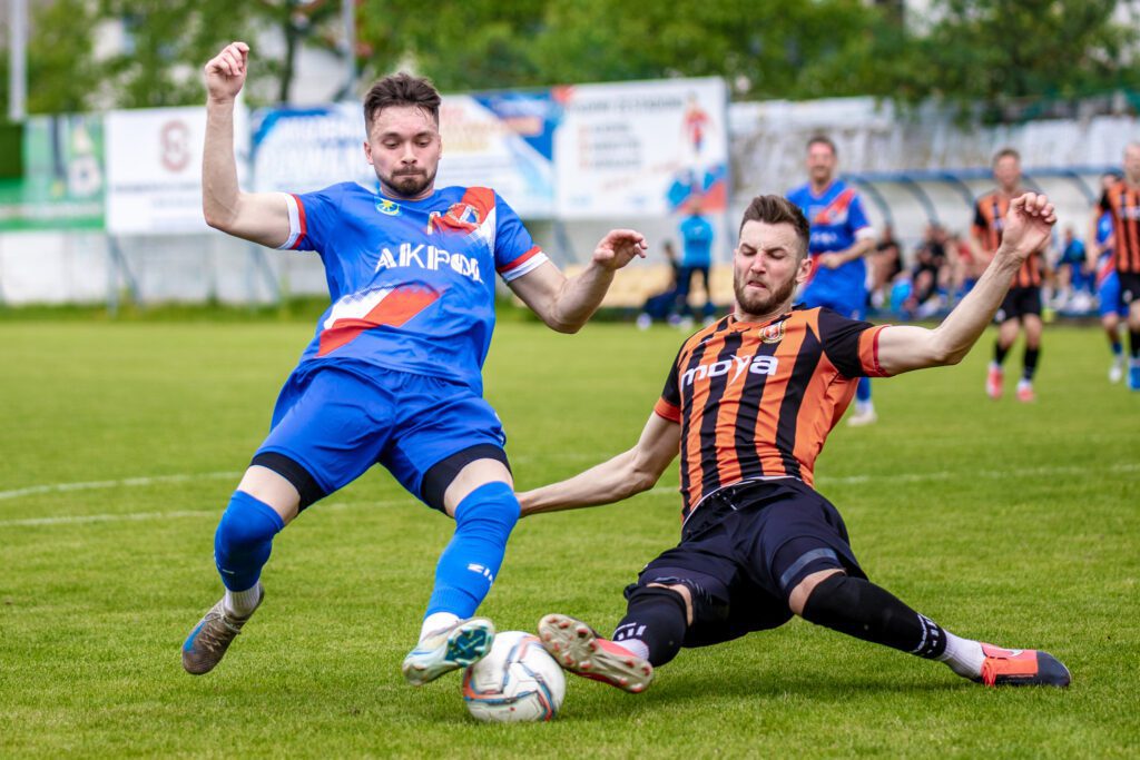 32| „Duma Mińska” zwyciężyła 3:2. Maciej Jankowski strzelcem bramki nr 100 51 Maza Hutnik 48