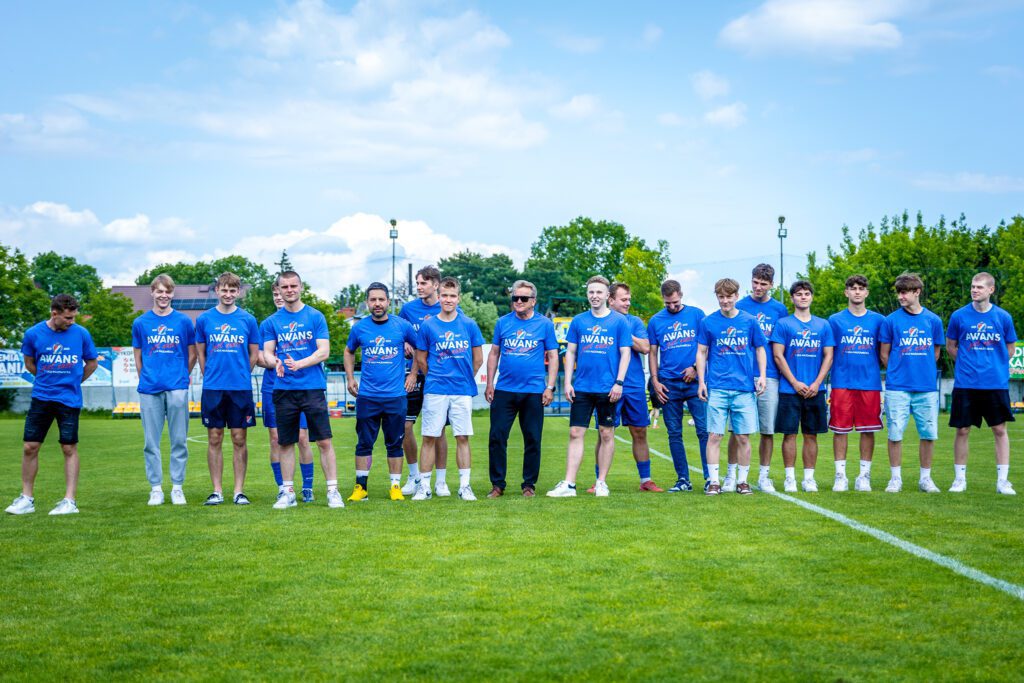 32| „Duma Mińska” zwyciężyła 3:2. Maciej Jankowski strzelcem bramki nr 100 52 Maza Hutnik 49