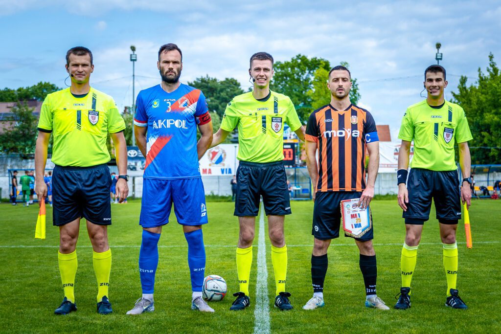 32| „Duma Mińska” zwyciężyła 3:2. Maciej Jankowski strzelcem bramki nr 100 8 Maza Hutnik 5