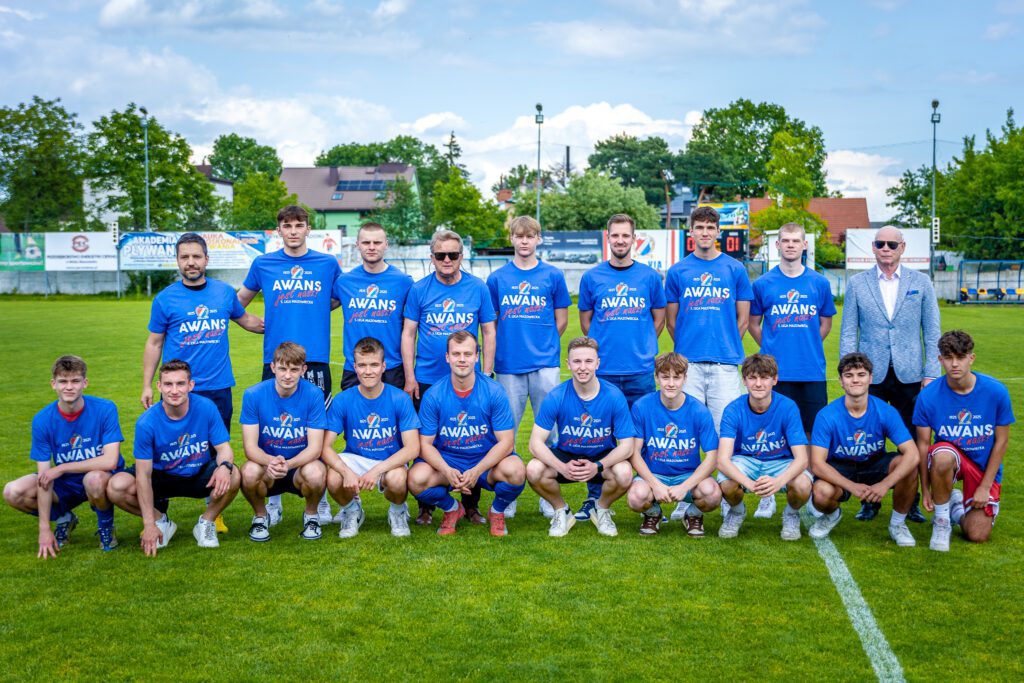 32| „Duma Mińska” zwyciężyła 3:2. Maciej Jankowski strzelcem bramki nr 100 59 Maza Hutnik 56