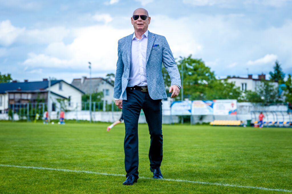 32| „Duma Mińska” zwyciężyła 3:2. Maciej Jankowski strzelcem bramki nr 100 62 Maza Hutnik 59