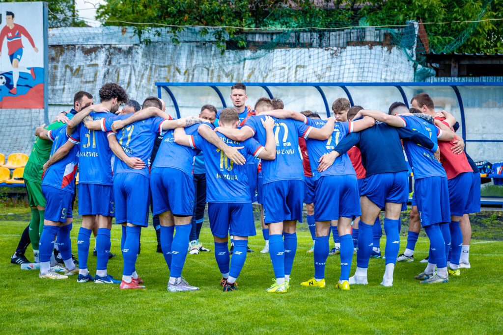 32| „Duma Mińska” zwyciężyła 3:2. Maciej Jankowski strzelcem bramki nr 100 9 Maza Hutnik 6