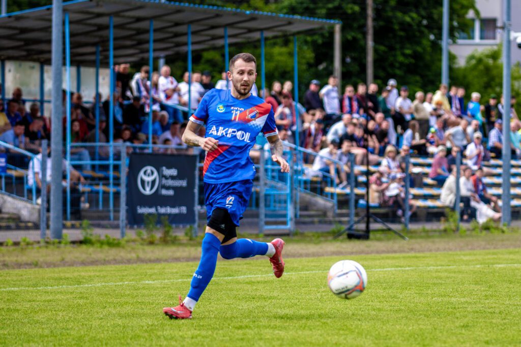 32| „Duma Mińska” zwyciężyła 3:2. Maciej Jankowski strzelcem bramki nr 100 65 Maza Hutnik 62