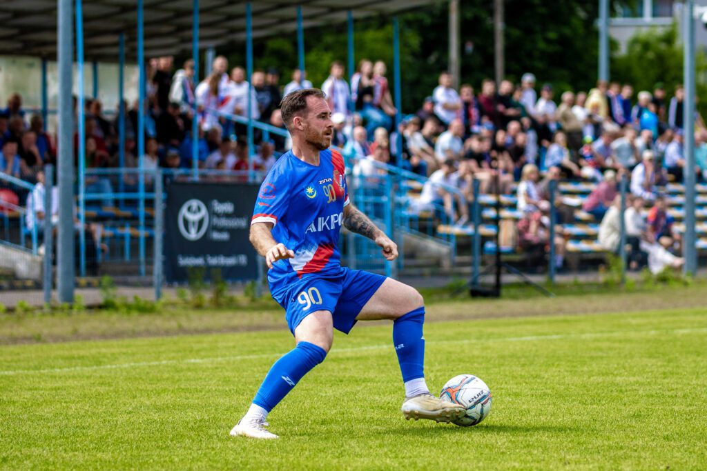 32| „Duma Mińska” zwyciężyła 3:2. Maciej Jankowski strzelcem bramki nr 100 66 Maza Hutnik 63