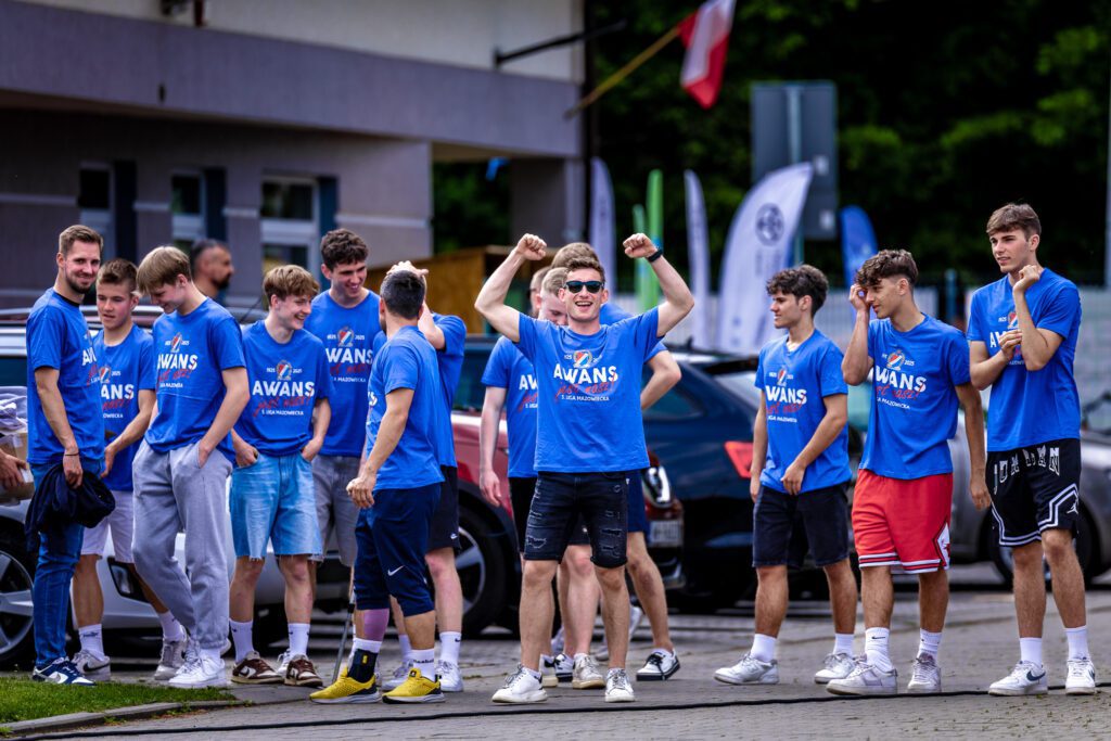 32| „Duma Mińska” zwyciężyła 3:2. Maciej Jankowski strzelcem bramki nr 100 67 Maza Hutnik 64