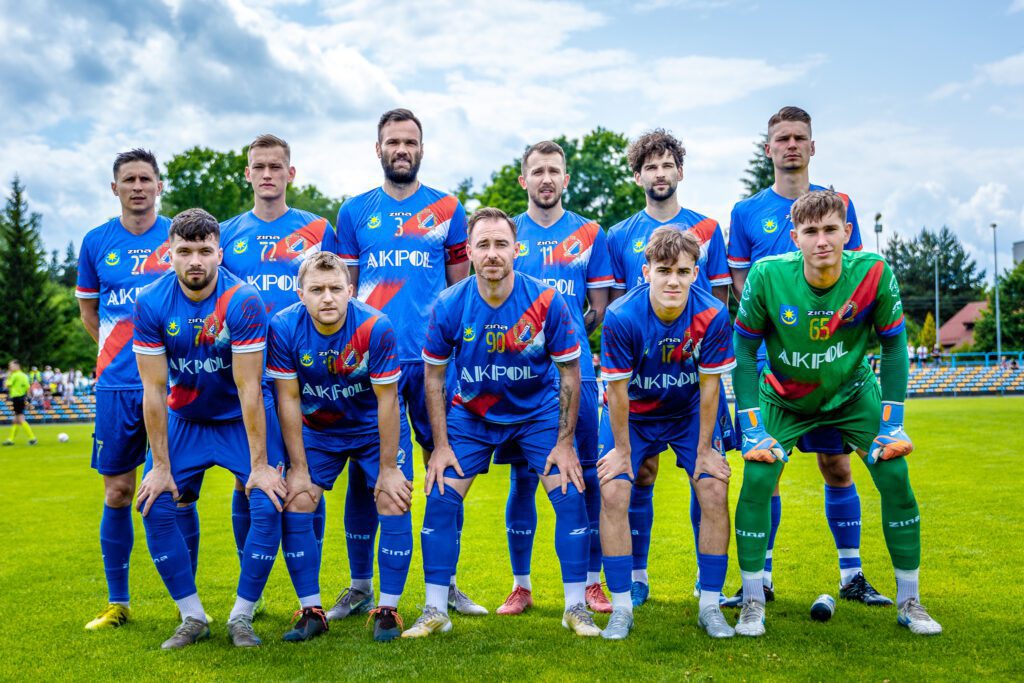 32| „Duma Mińska” zwyciężyła 3:2. Maciej Jankowski strzelcem bramki nr 100 10 Maza Hutnik 7