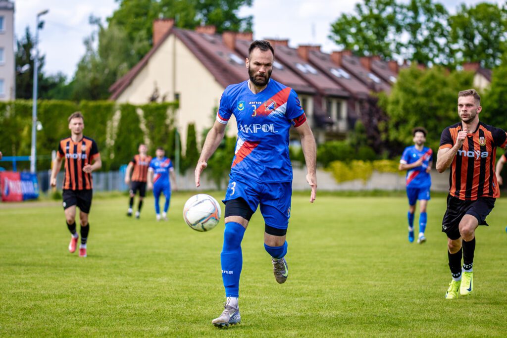 32| „Duma Mińska” zwyciężyła 3:2. Maciej Jankowski strzelcem bramki nr 100 68 Maza Hutnik 72
