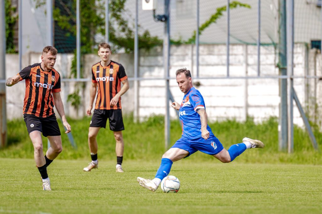 32| „Duma Mińska” zwyciężyła 3:2. Maciej Jankowski strzelcem bramki nr 100 69 Maza Hutnik 73