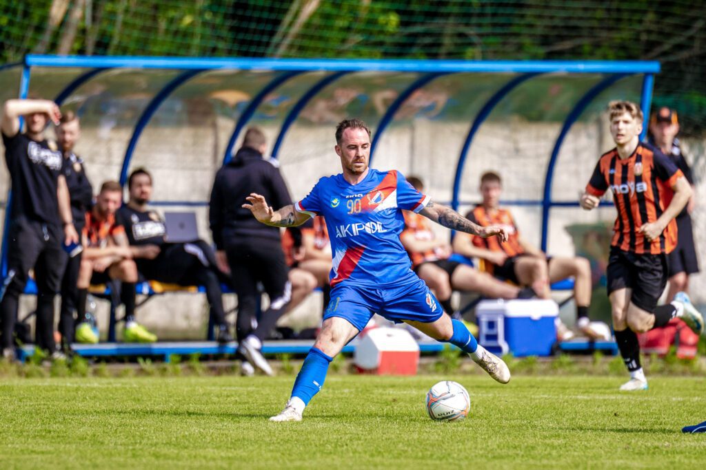 32| „Duma Mińska” zwyciężyła 3:2. Maciej Jankowski strzelcem bramki nr 100 70 Maza Hutnik 75