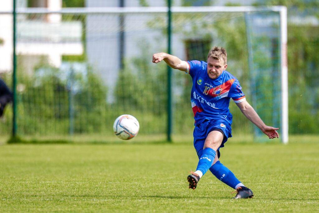 32| „Duma Mińska” zwyciężyła 3:2. Maciej Jankowski strzelcem bramki nr 100 71 Maza Hutnik 76