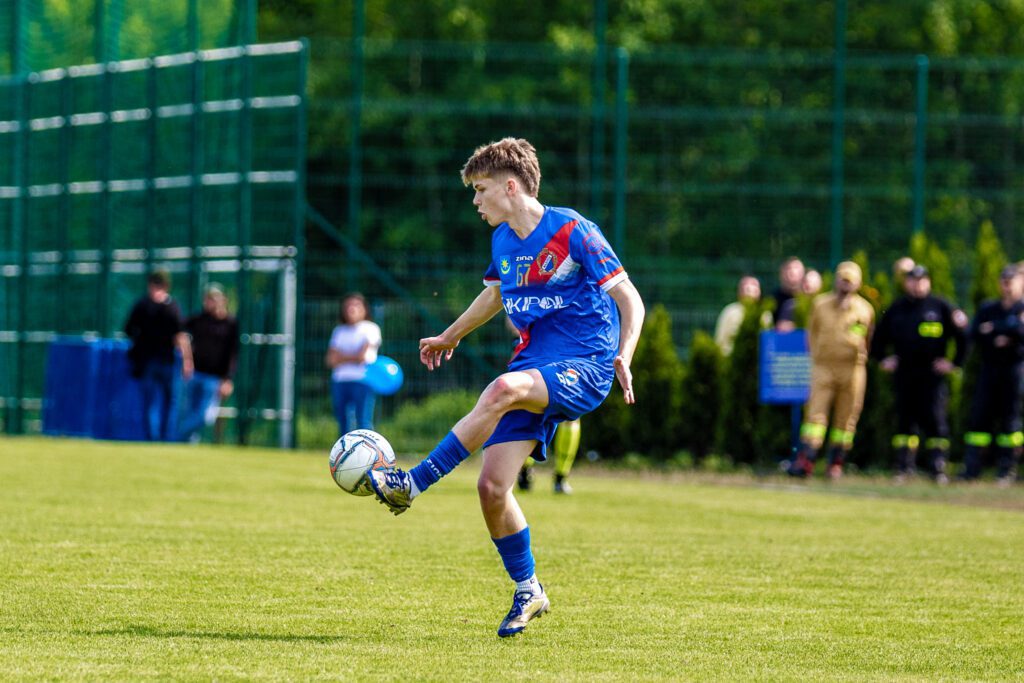 32| „Duma Mińska” zwyciężyła 3:2. Maciej Jankowski strzelcem bramki nr 100 76 Maza Hutnik 82