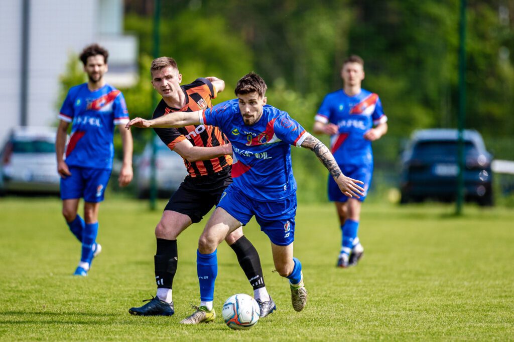 32| „Duma Mińska” zwyciężyła 3:2. Maciej Jankowski strzelcem bramki nr 100 78 Maza Hutnik 84