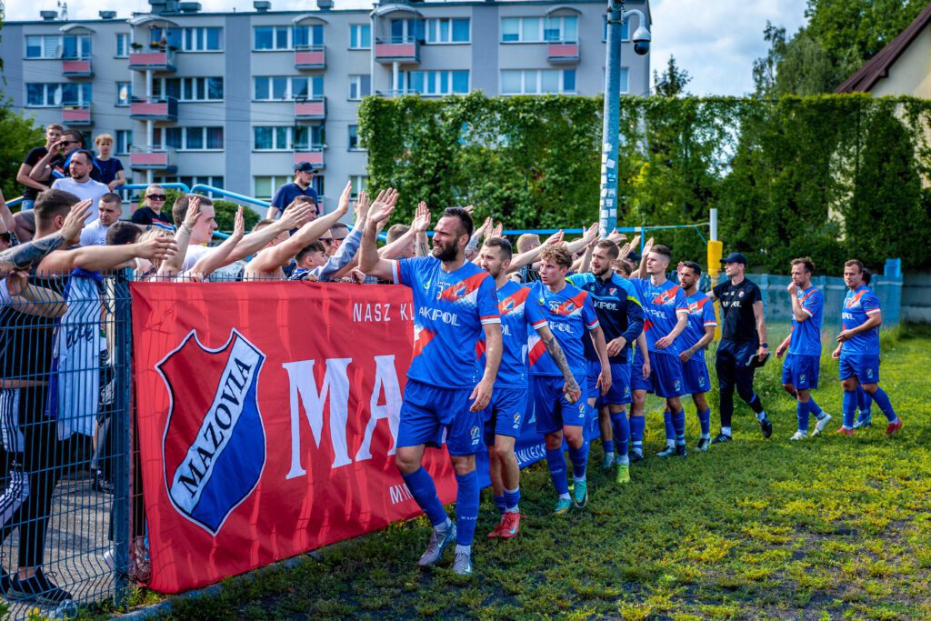 32| „Duma Mińska” zwyciężyła 3:2. Maciej Jankowski strzelcem bramki nr 100 80 Maza Hutnik 86