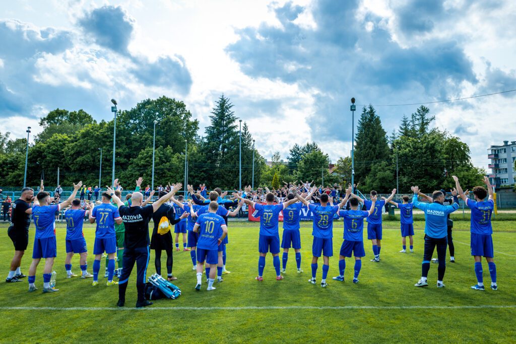 32| „Duma Mińska” zwyciężyła 3:2. Maciej Jankowski strzelcem bramki nr 100 86 Maza Hutnik 93