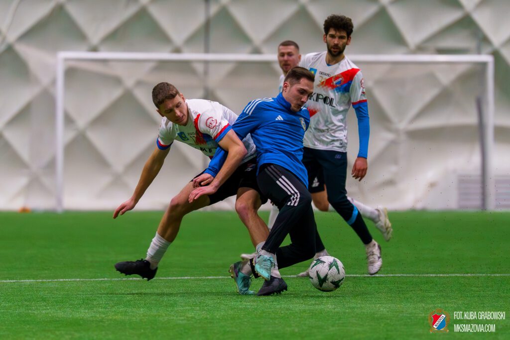 Dwugodzinny sparing z Piasecznem na plus. Mazovia zwyciężyła 3:1 2 GRA08635