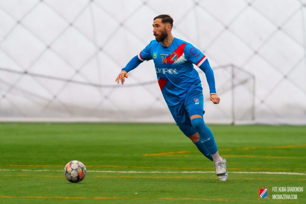 Tomasz Wełna - skuteczny w defensywie, świetny w grze głową także pod bramką rywali 1 GRA09244