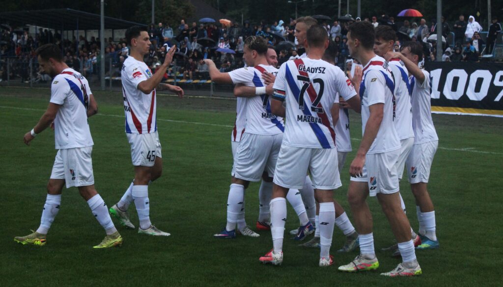 5| Gol Mateusza Szweda w 92 minucie na wagę remisu 10 olimp 5