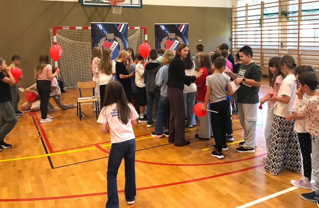 Piłkarze MKS Mazovia spotkali się z uczniami w Stojadłach 3 Sto 3