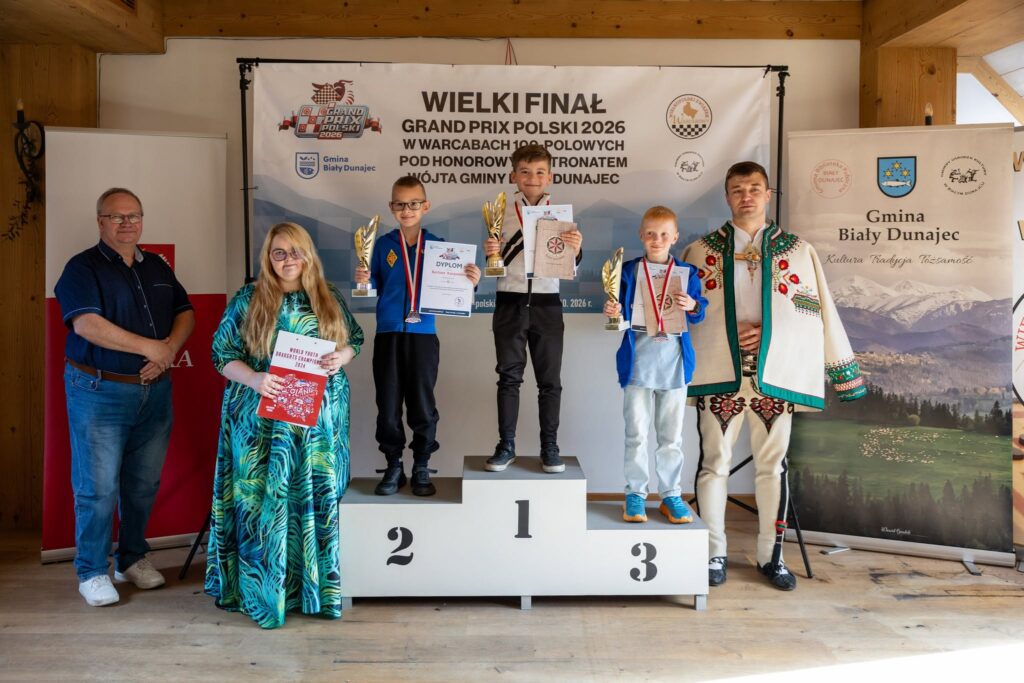 Trzy medale dla Mazovii w finałowym turnieju Grand Prix Polski w warcabach 7 Warcaby 77